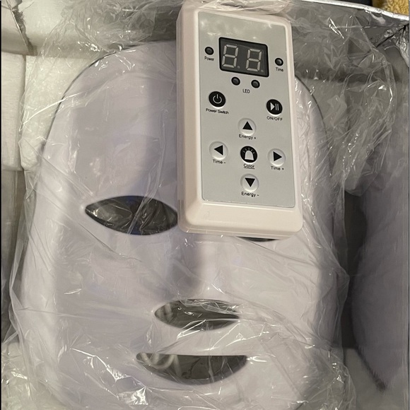 LED Mask - Picture 3 of 5